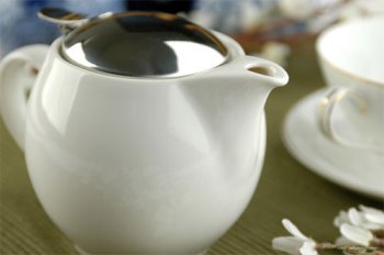 Bee House Teapot - Ceramic Teapot - White Bee House Teapot - Ceramic Teapot - White