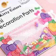 ≪東方神起：テーマソング/ハローキティ誕生35周年記念≫【Hello Kitty Colors】ミニデコレーションパーツDCA-22KT