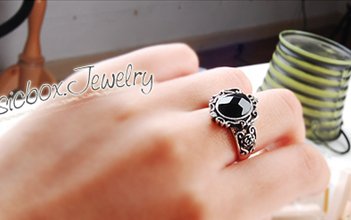 Jade Onlines Vintage Mysterious Flower Pattern Ring Black Bemstone Ring