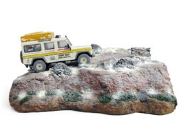Cover image : LAND ROVER ランドローバー・ディフェンダー・ジオラマ・CALDER VALLEY SEARCH & RESCUE TEAM・1/43