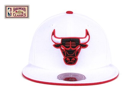 Chicago Bulls White Vintage Throwback Mitchell And Ness Hat / Cap