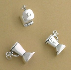 Sterling Silver Charm, Electric Blender, 5/8 inch, 5.3 grams Sterling Silver Charm, Electric Blender, 5/8 inch, 5.3 grams