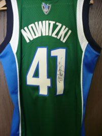 Signed Nowitzki, Dirk Dallas Mavericks Reebok Swingman Jersey