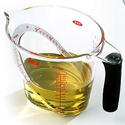 OXO グッド・グリップス アングルドメジャーカップ (中)