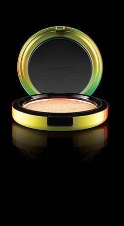 MAC Wash and Dry Freshen Up Highlight Face Powder