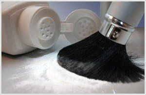 Upstage Extra Full Retractable Powder Brush