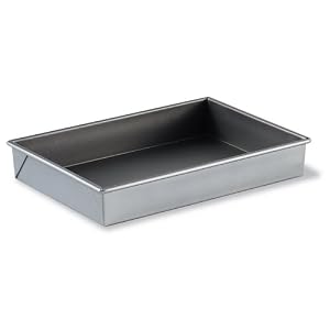 Calphalon Classic Bakeware 9-by-13-Inch Rectangular Nonstick Bake Pan by Calphalon