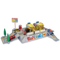 Action City Car Wash with Five Die-Cast Vehicles by Daron Worldwide Trading inc