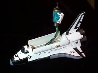 1995 HALLMARK KEEPSAKE ORNAMENT "SPACE SHUTTLE" STRINGER