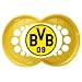 Der Schnuller f�r kleine BVB Fan�s!!!
Kiefergerechtes Saugteil aus Latex f�r 5-20 Monate, 
Symmetrisches Design - so ist der Schnuller immer richtig herum im Mund, Gro�e Bel�ftungs�ffnungen 
helfen, Hautreizungen zu vermeiden Zarte Noppen auf der Schildinnenseite unterst�tzen die 
Luftzirkulation und lassen Speichel besser abflie�en Im Doppelpack mit praktischer Transportbox f�r 
2 Schnuller