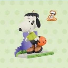 1 X Hallmark Halloween QFO5217 A Monstrous Disguise The Peanuts Gang Ornament