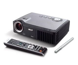 Acer PD 323 DLP-Projektor (Kontrastverhältnis 2000:1, 2000 ANSI Lumen)