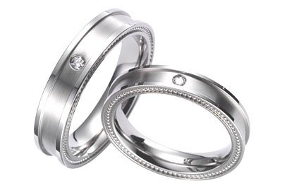 Momento[1d] Milgrained Dual Finish Comfort Fit Titanium Ring with Centered Diamond (Size 4.0 - 8.0)