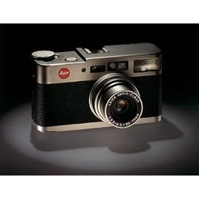 Click here to buy Leica CM Zoom 35mm Autofocus Camera - Titanium Body by Leica.