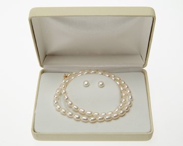 5 1/2mm -6mm Fresh Water Pearl Rice Shaped Pearl Necklace, with 14K Gold Clasp. 16
