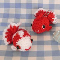 【あみぐるみキーホルダーキット】 金魚のスージとタバサ