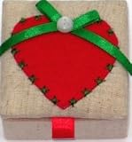 Gable and Croft - Boite &agrave; bijoux Noel avec c?ur brod&eacute; - longueur 80mm. largeur 80mm. hauteur 45mm.