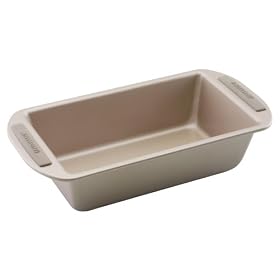 Farberware Soft Touch 9-by-5-Inch Loaf Pan by Farberware