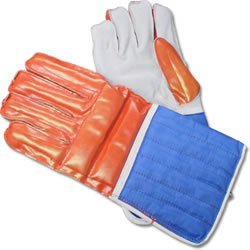 Childrens Toyshop  Sporting Goods : FIELD HOCKEY GOALIE GLOVES (PR)