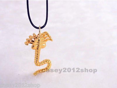 Limited Aliens Figure FACEHUGGER 3D Golden Pendant Necklace Great Gift Very Rare