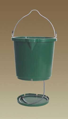 New Farm Innovators All Seasons Oversized 5 Gal Flat Back Heated Bucket Anti-Chew Cord Protector