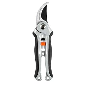 Black and Decker 7.5-Inch Bypass Pruner Black and Silver SK5 Carbon Steel #BD1107 by Black & Decker