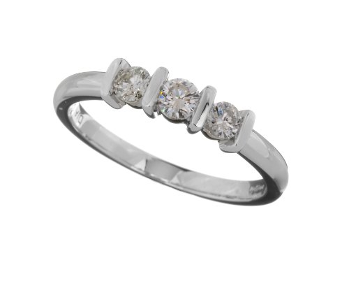 Round brilliant cut diamond trilogy ring
