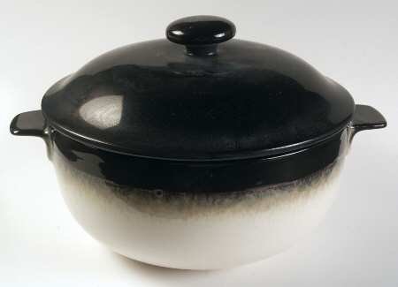 Sango Nova-Black (Intro 2004) 2.5 Quart Round Covered Casserole, Fine China