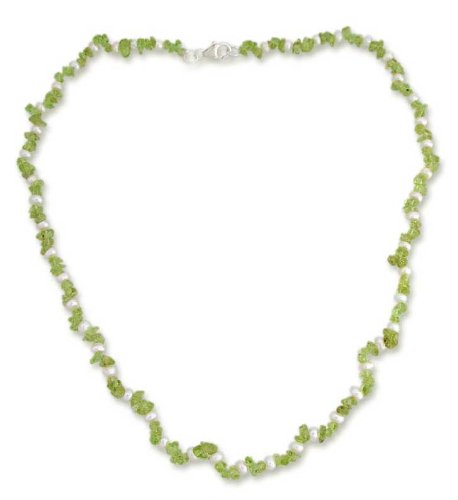 Pearl and peridot necklace Promise