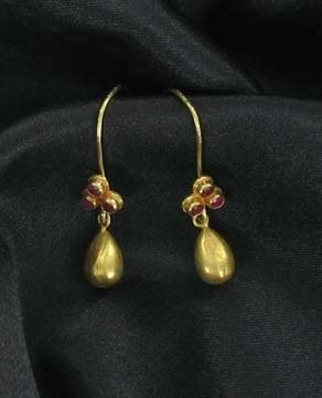 EXQUISITE 18K GOLD FACETED RUBY EARRINGS!~