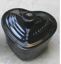 Le Creuset Stoneware Heart Ramekin with Lid, 10 cm Satin Black