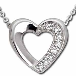 14K White Gold Dreamy Diamond Heart Pendant Necklace