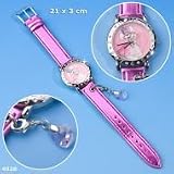 Eigenschaften depesche / Diddlina 4928_A Armband Uhr Pink / lila Glamour mit Herz und Rosa Glitzer Steinchen