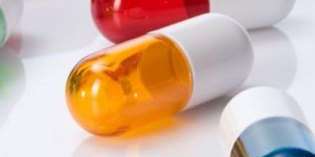 Everyday E1030 Capsule Shaped Pill Box (Green)