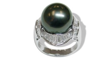 31HSWDNM9KL Size 9 18K white gold Voyage Black Tahitian cultured pearl and diamond ring