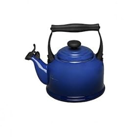 Le Creuset - Traditional Kettle Graded Blue 2.1L. Graded Blue