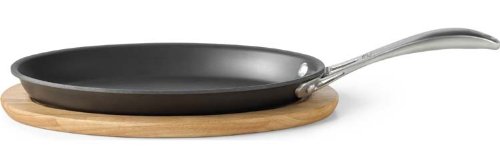 Calphalon One(tm) Fajita Pan with Wood Trivet Calphalon One(tm) Fajita Pan with Wood Trivet