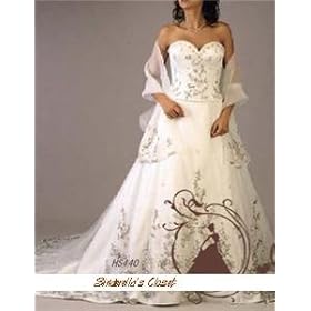 Beautiful wedding dress with dramatic style