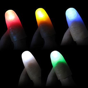 【クリックで詳細表示】Amazon.co.jp ｜ LED で 光る 指 大量 セット パーティー 小物 ジョーク 手品 マジック 用品 どっきり グッズ カラオケ 盛り上げ おもしろ (a 6色 6個) ｜ スポーツ＆アウトドア 通販