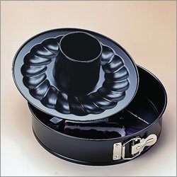 Kaiser Bakeware Classic 10-Inch Springform with Flat and Fluted Bases