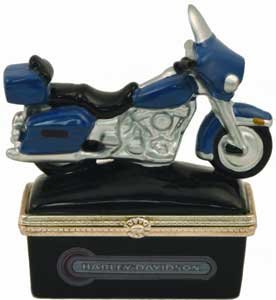 Harley Davidson Touring Motorcycle with Helmet PHB