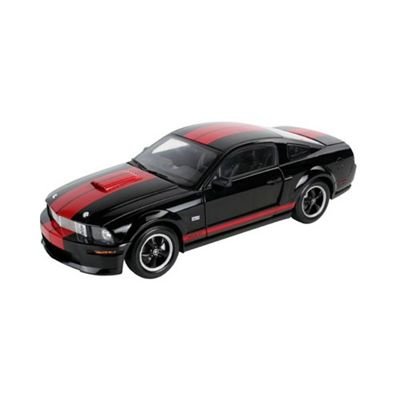 Revell 09092 - Metall-Sammlermodell 2008 Shelby GT Coup&eacute;, schwarz-rot im Ma&szlig;stab 1:18