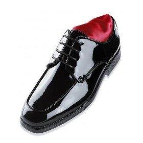 Complement wedding with an elegant shoe.