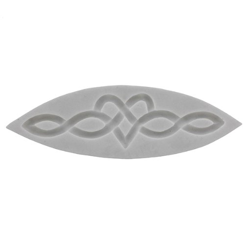 Celtic Heart Knot (Oval) by FPC Sugarcraft
