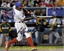 Signed Soriano, Alfonso (Chicago Cubs) 8x10 Photo