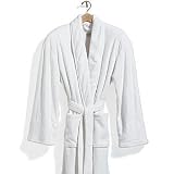 Review   / Peacock Alley's Luxuriously Soft Resort Spa Robes