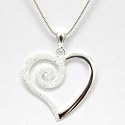 Eblouissant Pendentif en Argent Fin en Forme de Large Coeur sur une Cha&icirc;ne de 45cm Pr&eacute;sent&eacute; par T.O.C.