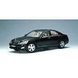 2004 Mercedes Benz S500 diecast model car 1:18 scale die cast by AUTOart - Black 76177 by AUTOart