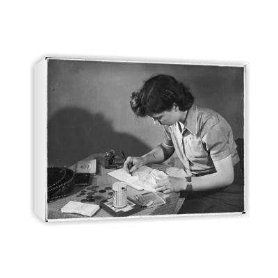 CLOTHING COUPONS - Canvas - Medium - 30x45cm