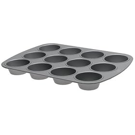 Click here to buy Chicago Metallic Duncan Hines 12-Cup Regular Muffin Pan by Chicago Metallic.